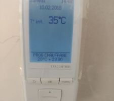 Avec 35°C rester au rdc est quasiment impossible. Me suis réfugier à l'étage ou il ne faisait que 17°C ;)