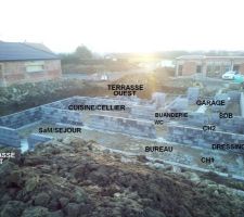 13/02/2018 - Jour 5 : Élévation du vide sanitaire et positionnement des futures pièces intérieures