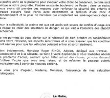 Le maire ne veut plus que j'utilise l'accès par le parking pour des raisons de sécurité.