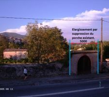 Le porche va être complétement détruit entre les lignes bleues pour permettre le passage des engins de chantier.