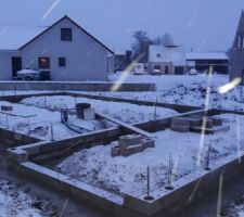 Montage de 2 rangs de plots. Pas de vide sanitaire.