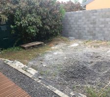 Préparation du terrain avant la pose du gazon, on en est loin :(