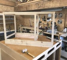 Montage à blanc pour le cadre de la partie basse du meuble