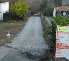 Chemin d'accés créé par le terrassier (travaux confiés au constructeur)