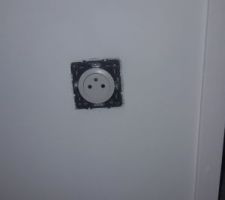 Niveau prise électrique dans l'entrée