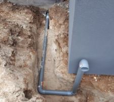 Le raccordement pvc pour a&eacute;ration du vide sanitaire pos&eacute; il ne reste plus que les d&eacute;tails et refermer