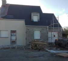 20 fevr . enduit blanc et enduit gris sur les avanc&eacute;es