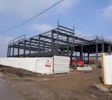 Photo du quartier. Entreprise en cours de construction dans zone nord du quartier.