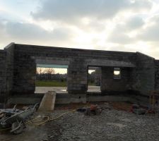 Manque les seuils de cette baie et de la porte