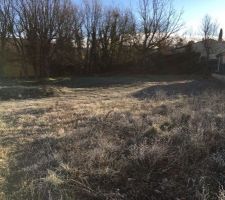 Et voil&agrave; notre Terrain!!! 

On a h&acirc;te de faire l'&eacute;tude geologique car il y a du remblait... esperons qu'elle soit favorable.. pour tenir le budget.
Ils doivent venir vendredi normalement.