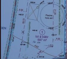 Plan du géomètre après la division parcellaire.
Le terrain est en forme allongé. Mais c'est suffisant pour avoir une emprise au sol confortable.