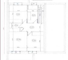 Étage. 
3 Chambres + SDB + WC séparés. 

La chambre en bas à droite sera peut-être plus tard transformée en grande mezzanine (suppression de la cloison dans ce cas)