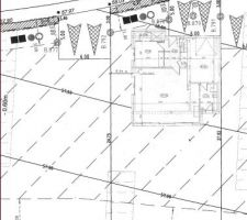Plan de masse du terrain. 

Jardin plein SUD, pour privilégier les apports solaires !!
Maison mitoyenne par le garage (à droite).