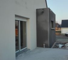 22 fevr  m&ecirc;me pas une semaine entre la preparation du chantier et l execution de l enduit 

...bravo les gars