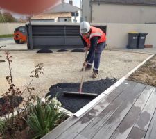 Ragréage de l'entrée de jardin  avant enrobés!