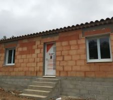 Porte d'entrée posée !!