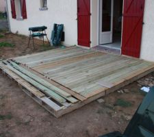 Terrasse temporaire sur palettes