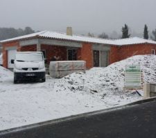 Maison sous la neige