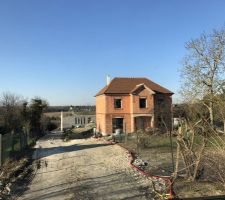 La maison sous un ciel bleu !