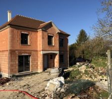 La maison sous un ciel bleu !
