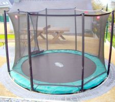 Trampoline enterré