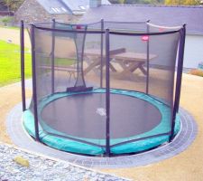 Trampoline enterré
