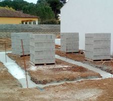 Début des travaux mi Janvier avec les fondations coulées
