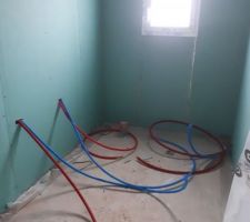 Cloisons quasiment terminées - Salle de bain enfants