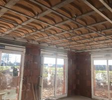 Pose de la structure du plafond