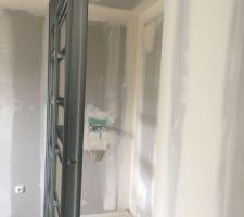Création d une cloison avec porte à galandage pour faire une petite salle d eau dans la chambre parentale