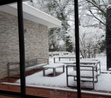 Premières chutes de neige sur la maison !