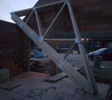 La charpente est là !! :)