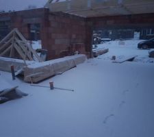 Premiers pas dans la neige de notre maison haha !