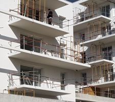 Structure du placard de balcon arrivant sur notre balcon