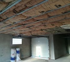 Isolation du plafond des garages.