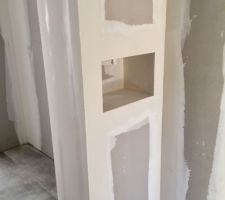 Niche de l'entrée terminée. 3 couches de joints pour un résultat plus net.