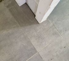 Détail du carrelage: découpe impeccable