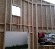 Et c'est parti le matin, et le soir, la forme de la maison est déjà là