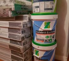 Livraison de peinture et parquet