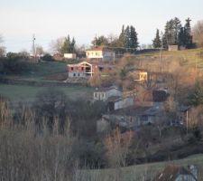 Maison et terrain du bas vus de la route La Cassagnolle - Le Mas du Noyer