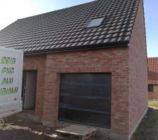 Vue extérieure de la face avant  de la maison