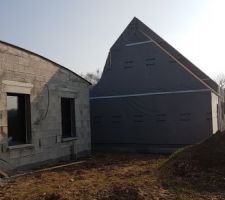 La maison du voison MOB a poussé comme un champignon en 2 semaines...