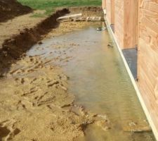 L'eau qui ne s'évacue plus autour de la maison