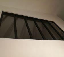 Phase 3 : Création d'une verrière en bois. Mise en peinture des nez de cloison coté cage d'escalier