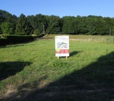 Le terrain vu de face