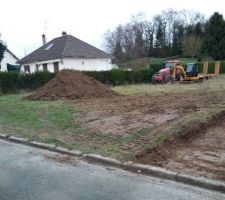 Notre terrassier est pass&eacute; ce jour pour r&eacute;aliser l'acc&egrave;s chantier et voil&agrave; une belle all&eacute;e de faite