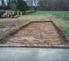 Notre terrassier est pass&eacute; ce jour pour r&eacute;aliser l'acc&egrave;s chantier et voil&agrave; une belle all&eacute;e de faite