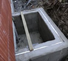 L'entrée du vide sanitaire, fait maison car ce n'est pas inclus dans le contrat CCMI. 
C'était donc pour nous la première fois que nous faisions du beton.