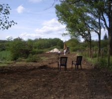 Garage du bas d&eacute;plac&eacute; terrassement du chemin d'acc&egrave;s de 100 m de long partie inf&egrave;rieur du terrain