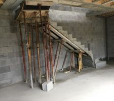 Escalier b&eacute;ton